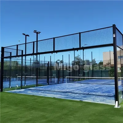 Glazen paneel voor padelbaan